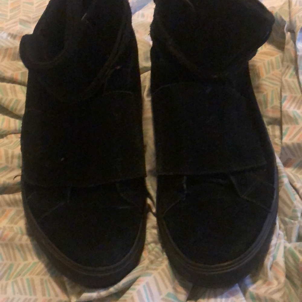 Shoes - Picture 2 of 3